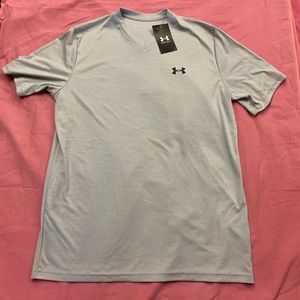 Under Armour v neck, short sleeve, loose fit, heat gear t shirt